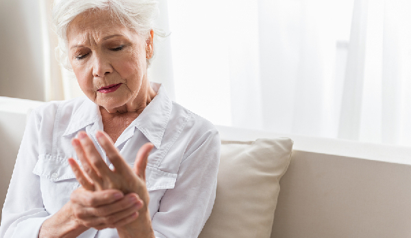 Here’s How Home Caregivers Can Help Seniors Manage Arthritis Symptoms