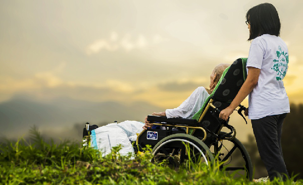 In Home Caregiver for Seniors | What To Look For?