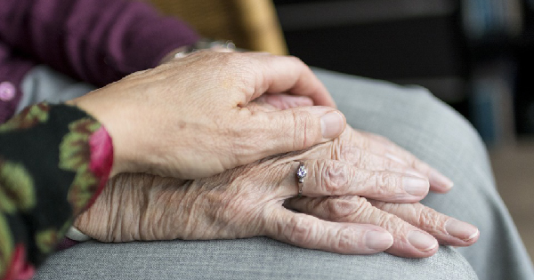 Caregiving Tips: 5 Things to Know About Dementia Care